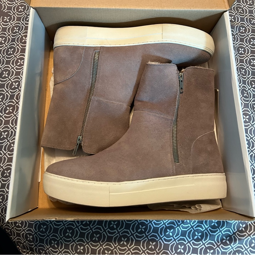 Grey/taupe boots by Steve Madden